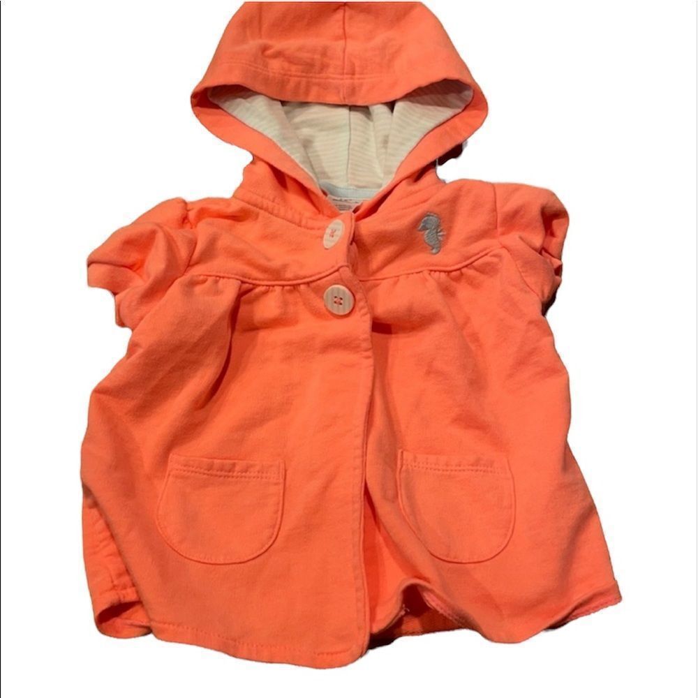 CARTER'S Carter’s 18 m top. Good condition! Cute for spring